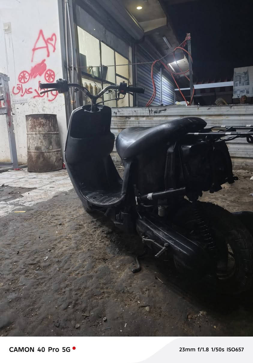 سلام عليكم دراجه بطه محركه يوماها تسع زروف مفتوحه تجفتيت جديد شلعه نضيفه سعره 175 وبيها مجال هذا رقمي ***********
