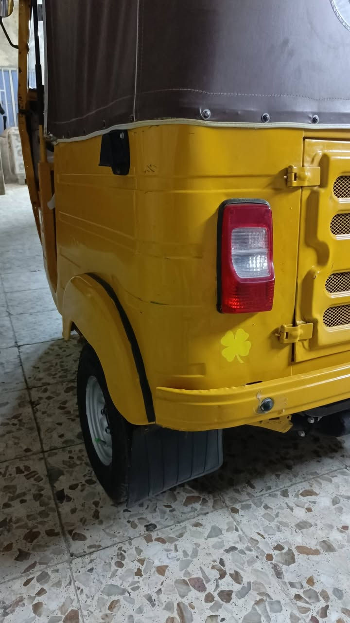 السلام عليكم تكتك للبيع مديل 19 شهر 12 رقم وسنويه ومابيه صبغ عده الدوس مكان مدينة الصدر رقمي ***********
