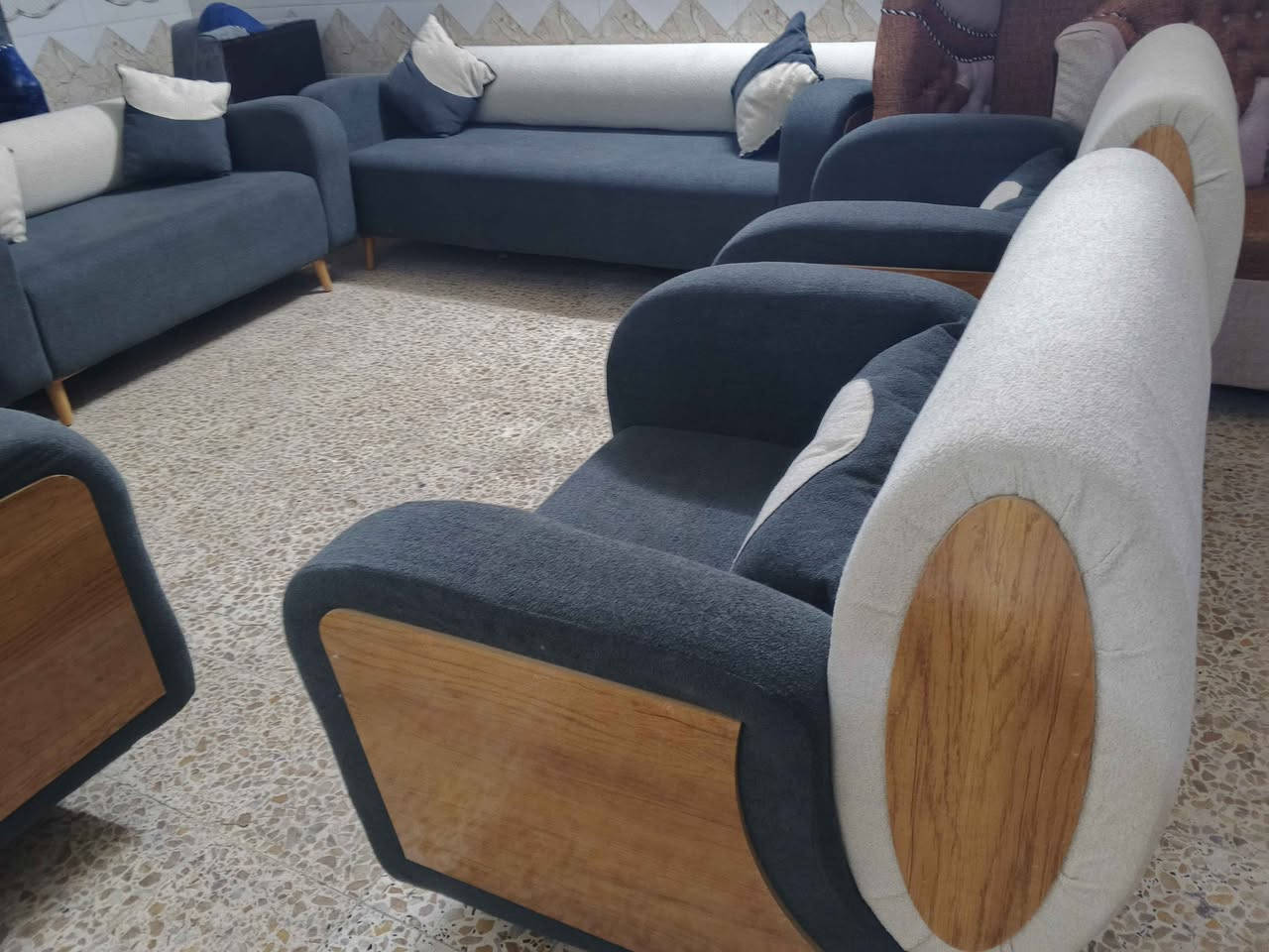 تخم ديوان خمس قطع 12نفر تركي شغل درجة اولئ غير مستخدم قبل يومين جبناه الوصل موجود خذناه بمليون اريده ب600بي مجال قليل غير مستخدم ابد النجف, العراق


**إذا كنت صاحب هذا الإعلان وتريد حذفه لأي سبب، رجاءا أرسل رسالة إلى الدعم الفني**