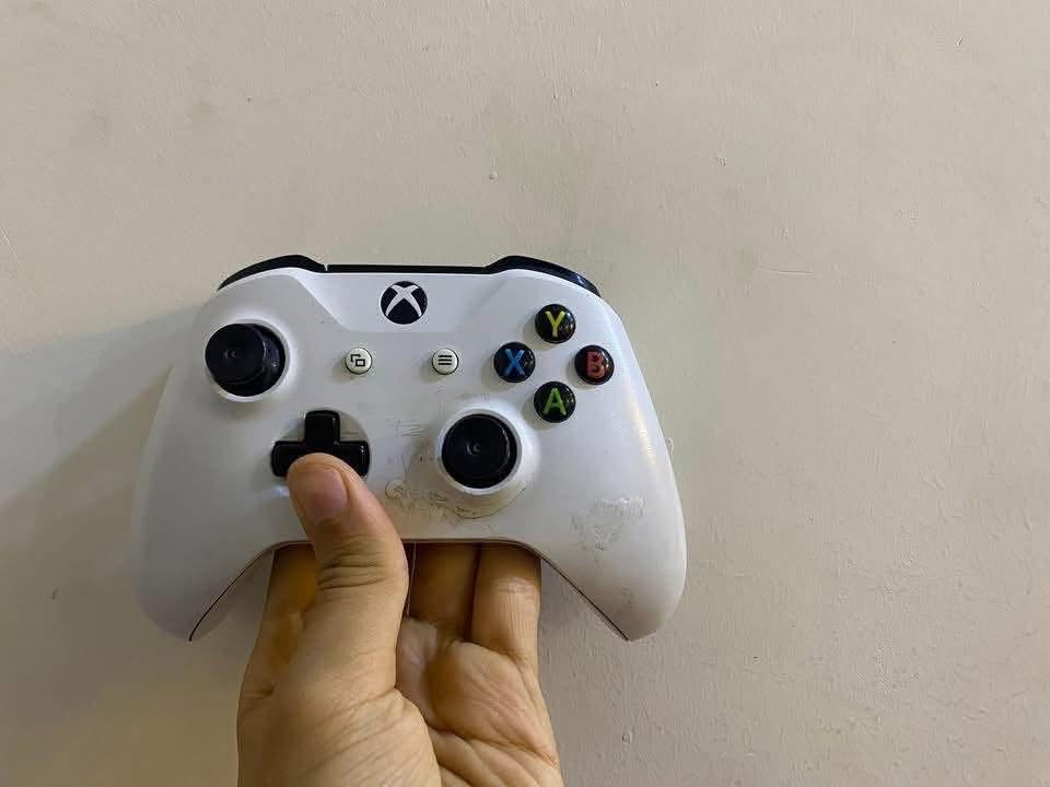 متوفر x box one s
اللون ابيض 

واحد تيرا 1T 
يدة وحدة اصلية
Fifa 24 مملوكة

السعر 180 الف  وبي مجال للشراي 

( الشعلة - السلاميات )

*********** او التواصل ع خاص
