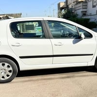 بيجو فرنسي 307 موديل 2006 بيها جاملغ امامي صبغ فقط كير مكينه خير من ال...