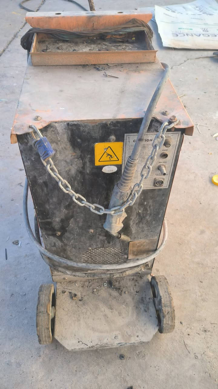 للبيع مكينة لحيم ليزري اوتماتيك ***********
