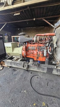 سكانيا حجم 400 توليد 300kva  السعر 85 ورقة   ضمان 3ايام تجهز ببورد كهر...