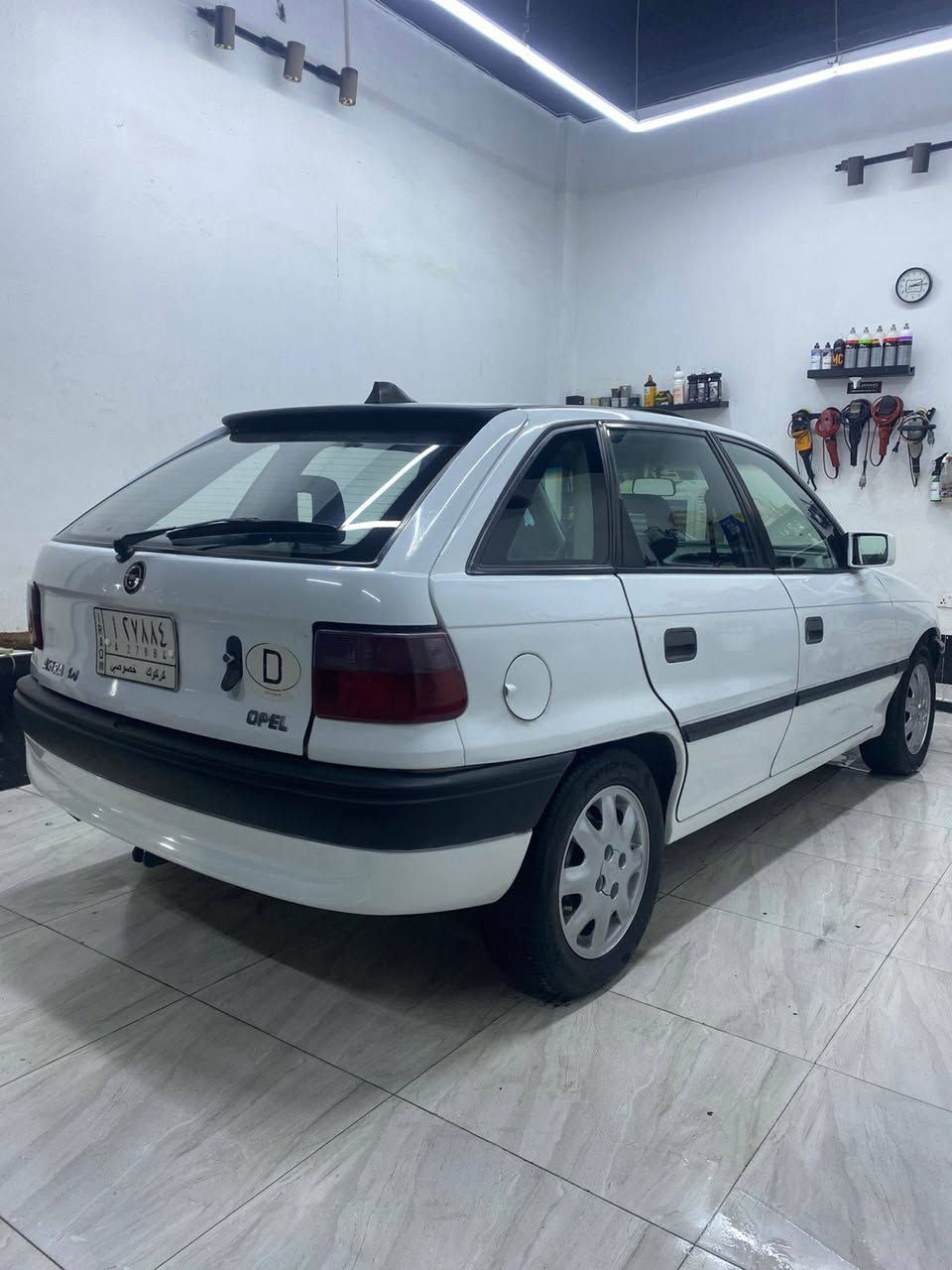 استرا موديل 93 (((للمراوسه فقط))اراوس ويه استرا 20 احمر نظيف شمالي او رقم كركوك
▪️تبريد ثلج
▪️محرك 16 نوزل تنسه عطل وصرفيه
▪️منظومة ABSجديد بالكامل
▪️سقف سلايد
▪️مشروع وطني كركوك لل2027 باسمي وياه كوبون بنزين
▪️باور ستيرن
▪️وياله بلاديه مصبوغه لون مميز يختلف عن الصورة
▪️كل قطعه بيه شغال من كلوبات الدشبول وحته كلوب الرقم الخلفي. 
☑️السياره بيها طخه بسيطه جهة السكن بدون دواخل
☑️وبيه ضربه خلف السايق واصل للدواخل
☑️بيه صبغ جامرلغات اماميه وجامرلغات خلفيه 
اذا عندك استرا احمر رقم كركوك او شمالي تراوس خابرني
وللبيع سعره قفل 46$بدون عمله دينار
مكاني كركوك
***********📞
