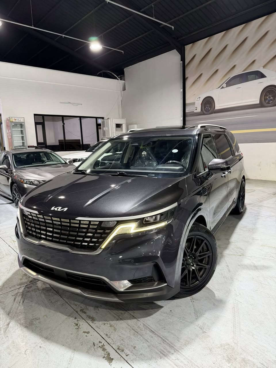 سلام عليكم
البيع و مراوس حسب قناعة بس رقم شيمالي 
كيا كرنفال اس اكس برستيج 
ماشي ٦٨ الف مايل 
لون نفطي داخل بيجي
السعر ٢٤٩ ورقة بيها مجال 
Kia carnival sx prestige 2024
قطعتين كلير سبغ بدون دواخل 
أرباك بس ستيرن سيستم 
فول مواصفات 
خمس كامرات 
حساسات ٣٦٠درجة
رادارات ٣٦٠درجة
تحديد مسار 
قياده ذاتيه 
تدفئه ستيرن
تدفئه تبريد كشنات امامية والخلفية ايضاً
شاشة ديجتال 
وضعيات قيادة ٤ 
Normal 
Sport
Eco
Smart 
محرك ٦سلندر ٣٥٠٠
وبقية المواصفات المعروفه 
صور الحادث مرفقة
*********** واتساب 
*********** واتساب 
للاستفسار***********
العنوان اربيل مةدينة معارض 
شركة نجوم البصرة كارس
