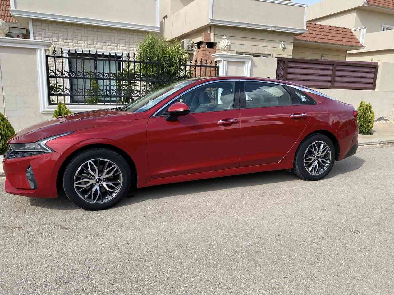 فول مواصفات K5 خليجي 2021 للبيع
المواصفات

🔹المحرك 2000 دوش 
🔹5 وضعيات للقياده من ضمنها السبورت و الاقتصادي
🔹حساسات اماميه خلفيه 
🔹كاميرا خلفيه دواره
🔹تشغيل عن بعد 
🔹دخول ذكي للسياره عن طريق البصمه 
🔹بانوراما 
🔹الصندوق ذكي يفتح بعد 5 ثواني من توكف خلف السياره وبيدك البصمه
🔹كشنات اماميه خلفيه جلد 
🔹كشنات اماميه تدفئه فقط 
🔹كشن السائق فقط كهربائي
🔹شاشه لمس حجم كبير 
🔹جامات كهربائيه الكل 4 
🔹خاصيه ال اوتو هولد للتوقف المؤقت
🔹باركينگ كهربائي
🔹خاصيه مانع الانزلاق 
🔹مثبت سرعه بالستيرن
🔹تحكمات كامله بالستيرين 
🔹تبريد تدفئه قطعتين الامامي تحكم لمس

السياره نظيفه جداً من الداخل وبيها بعض الملاحظات الخارجيه ومكفوله گير و محرك و ستيرن وكهربائيات 

صور الحادث موضحه بالصور قبل و بعد 
❌مكان السياره اربيل❌
❌السياره ماشيه 95 الف وقابل للزياده❌
❌سعر السياره 185❌
📞***********
