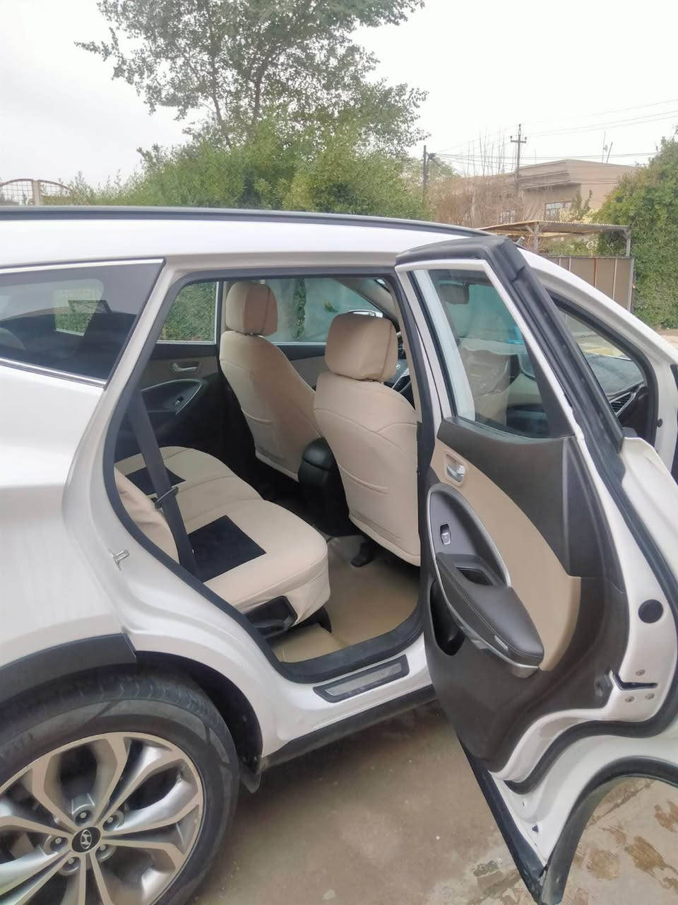 هوندا سانتافي موديل 2016 فول بصمه سياره محرك (6) حيل حيل جديد بمعنا كليمه  سياره كلين كلين بدون حادث بدون صبوخ دعاميه للدعاميه بشرط تايرات جديد صدر جديد رقم سليمانيه بسمي رقم هزه و سنويه جديد دفتر بنزين بي كيرو محرك شرط مامفتوح سعر 235$ بي المجال مكان كركوك 
رقم موبايل 
*********** كركوك, العراق
