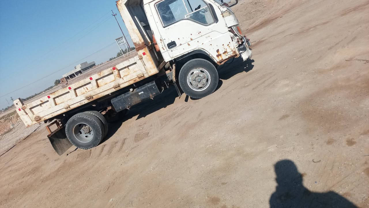 السلام عليكم كنتر فتون موديل 2010 كير محرك ازوزه رقم بابل سنويه ب 22 ساقطه شغاله رقم مميز بابل  سعر 40 بيها مجال شي قليل مكان ديالى ناحيه السلام ***********
