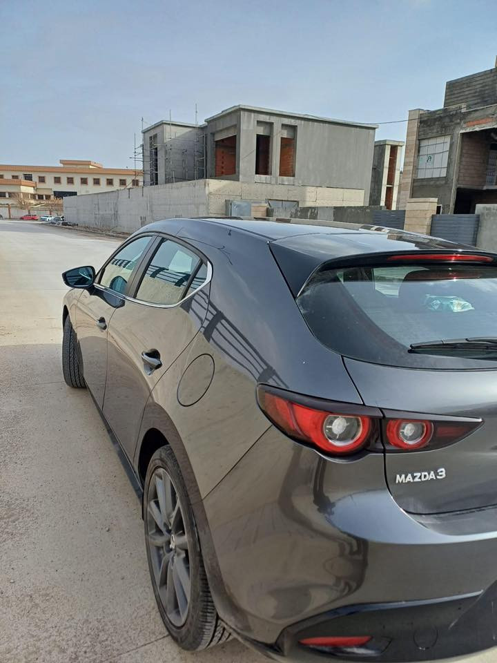 MAZDA 3 hatchback 2024
***********

مواسەفات:
بەصمە و سلاید
شاشەو کامێرا
خەتی جادە
ڕادار
کوشن خەزن
2.5 بێ تۆربۆ
تەنها بۆنیتی بۆیاخە
٣ مانگ کاتی لەگەڵ
ماوەی ڕۆشتن 16000 mil
ڕەقەم شەنسی JM1BPALM5R1654072
نرخ ١٣٢
