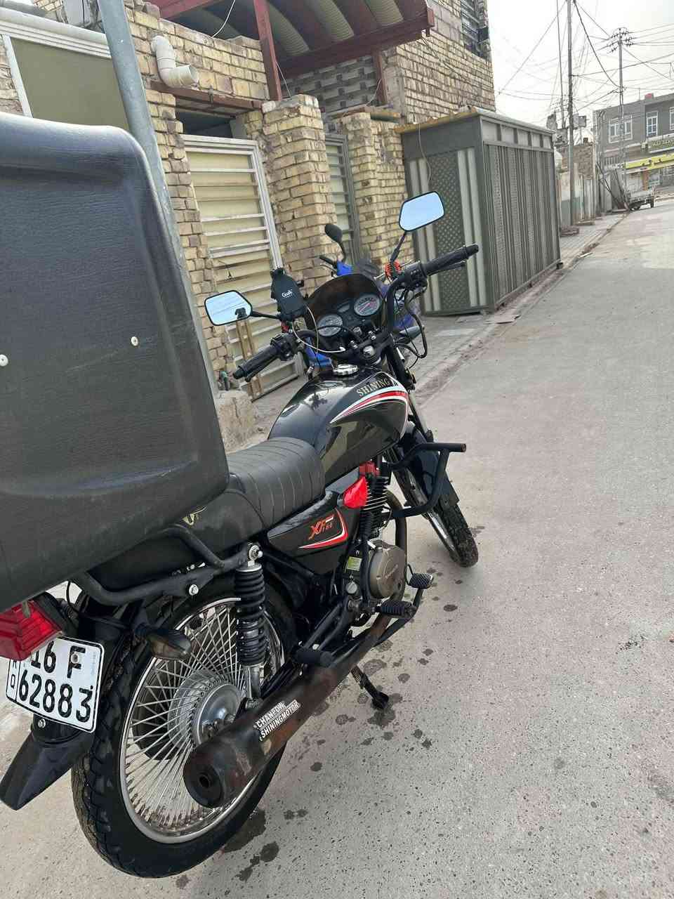 السلام عليكم دراجة شاينك موديل 2023 طالعة بسنة 2025 الدراجة حيل نظيفة بحالة الوكالة زلغ مابيها 5 كير وما مفتوحة على وكالة رقم وسنوية رقمها قادسية تحويل تريد او وكالة مو مشكلة سنويتها للـ 30 ماشية 12 الف يجي وياها انطيك صندوق دلفري اصلي وكفوف وتر بروف ضد المي عنواني شارع سالم قرب الرسالة مو شراي لا تعبني الله يخليك 
سعر دراجة مليون و 425 وبيها مجال كلش قليل وبسيط 
*********** واتساب او اتصال متواجد 
و اسف ع الاطالة 🤍.
