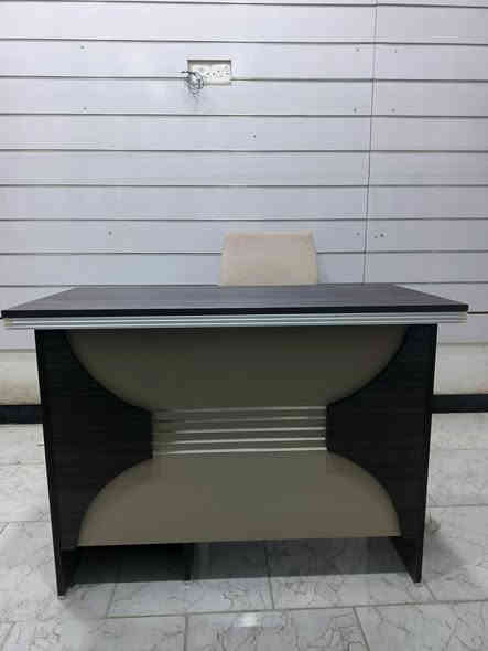 ميز مكتبي
جميع قياسات
كراسي ثابت دوار جديد وباله
***********
المكان الرفاعي يم افران
النجفي
محل قاسم
