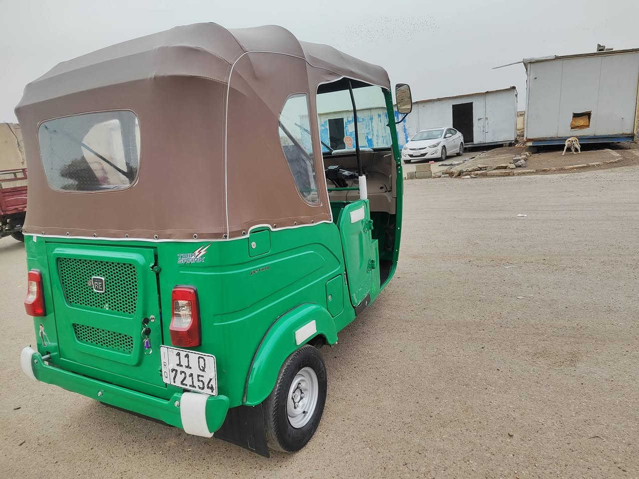 السلام عليكم مرخصة مدير الكروب تكتك موديل 2021شهر 12 بيهة دوستين خلفية معمرة والباقي مكفول محركهة مكفول 
مكاني بغداد مدينة الصدر تقاطع كسرة وعطش 
رقم الهاتف ***********
