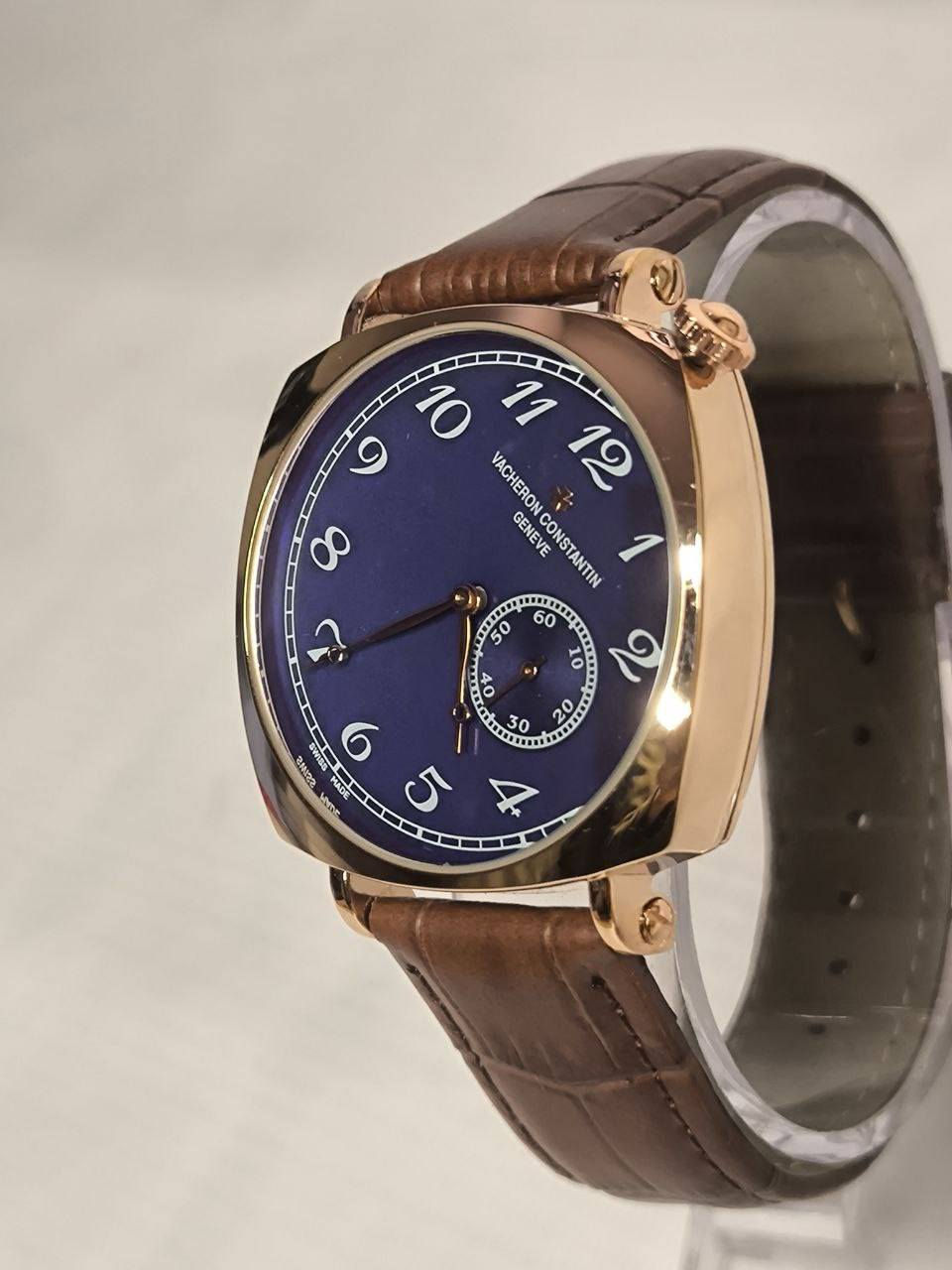 ساعة من ماركة Vacheron Constantin وارد اوربي
تحفة فنية 
 مصممة لرجال الأعمال والنخبة 
مكينة كوارتز 
تتميز بشكل الكوشن (المربع المستدير
ميناء مميزة مستديره لعشاق التميز مع ارقام عربية
سنتر ثواني منفصل
زجاج زفير مزرق ضد الخدش 
مقاومة ماء وغبار 
القطعة مختمة بالكامل 

⚠️ملاحظة متوفر قطعتين فقط 

السعر:40 الف ع اول تم 
للحجز والاستفسار يرجى مراسلة الصفحه


**إذا كنت صاحب هذا الإعلان وتريد حذفه لأي سبب، رجاءا أرسل رسالة إلى الدعم الفني**