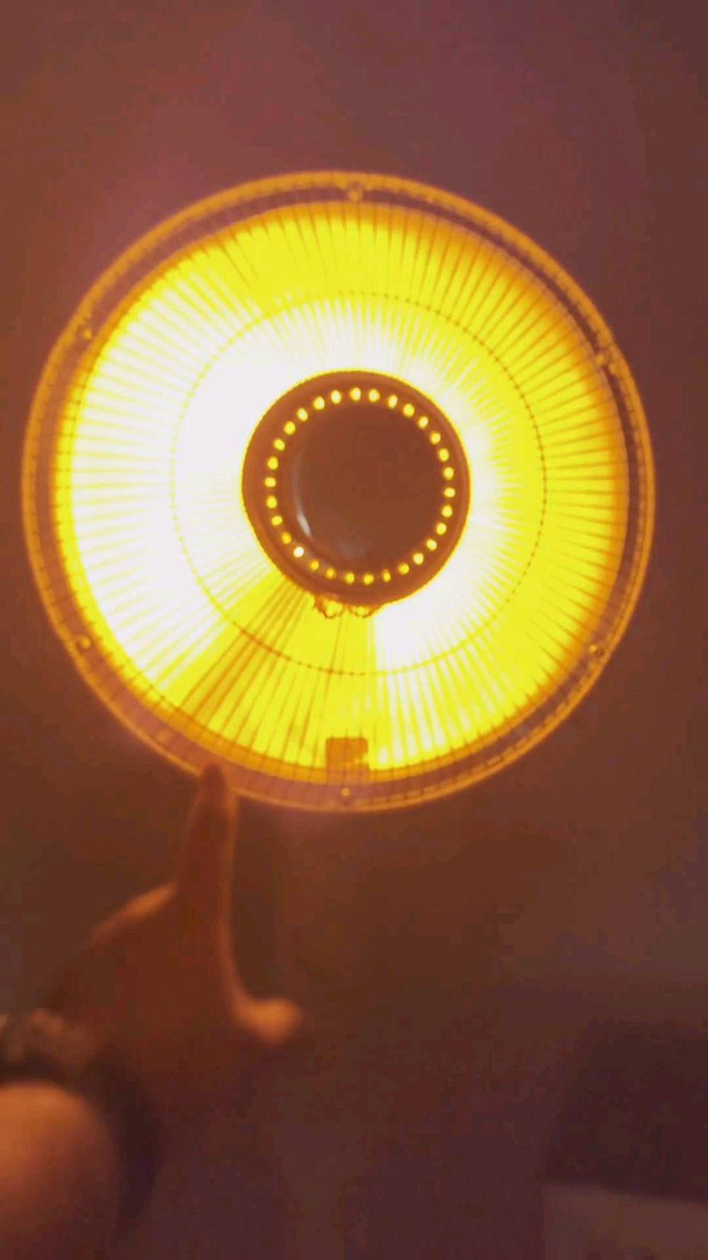 🔥 دفا الشتاء يبدأ من SAMIX 🔥

مدفأة شمسية أنيقة SAMIX Q57 – أداء قوي وتصميم عصري ☀️

⚡ قوتين للتدفئة 400W و1000W لتناسب كل الأوقات

🔄 دوران تلقائي يوزّع الدفء في كل الزوايا

🛡️ حماية ذكية من السقوط والاهتزاز

🕒 مؤقت تشغيل آمن لمدة ساعة واحدة

💛 ارتفاع قابل للتعديل وهيكل ثابت ومتوازن

اختصر البرد… واستمتع بالدفء الآمن مع سامكس ❄️✨