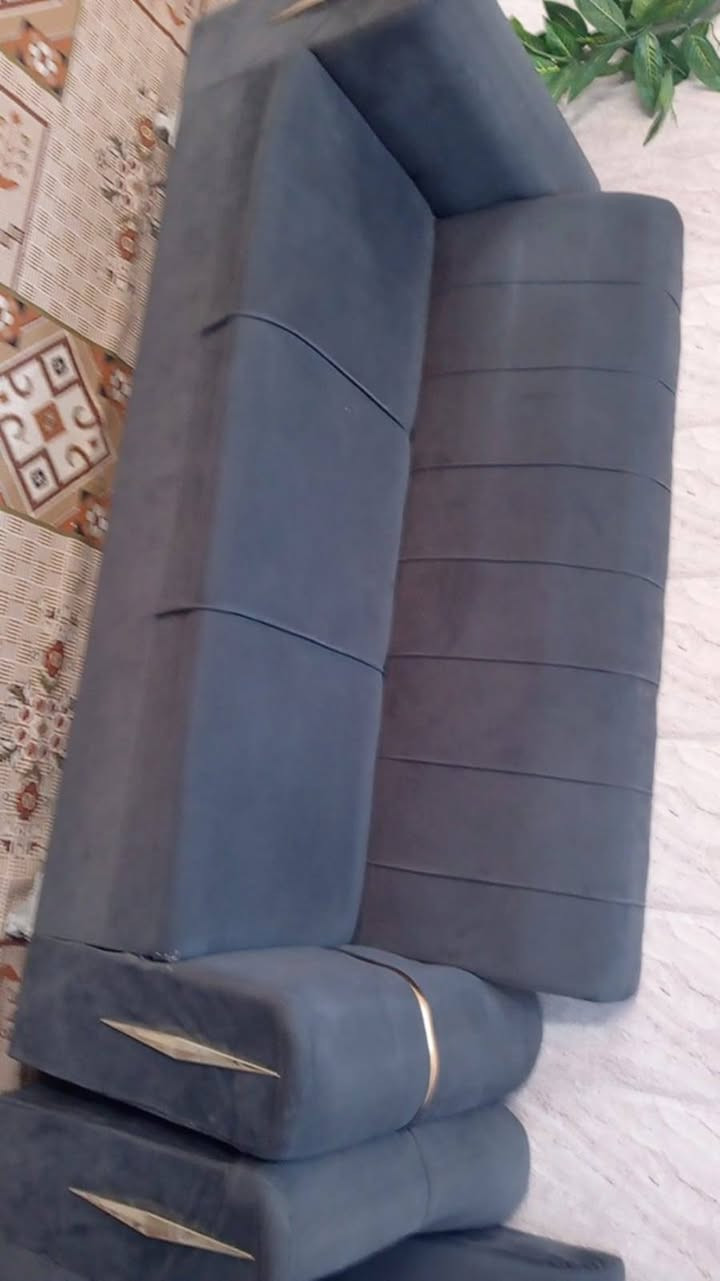 تخم 10مقاعد نضيف مابي ضرر فقط رجل وحده يحتاجله سعره 175بي مجال بسيط عنوان الحسينه الراشديه متواجده خاص الشراي يدخلي خاص مكلفيني بلنشر


**إذا كنت صاحب هذا الإعلان وتريد حذفه لأي سبب، رجاءا أرسل رسالة إلى الدعم الفني**