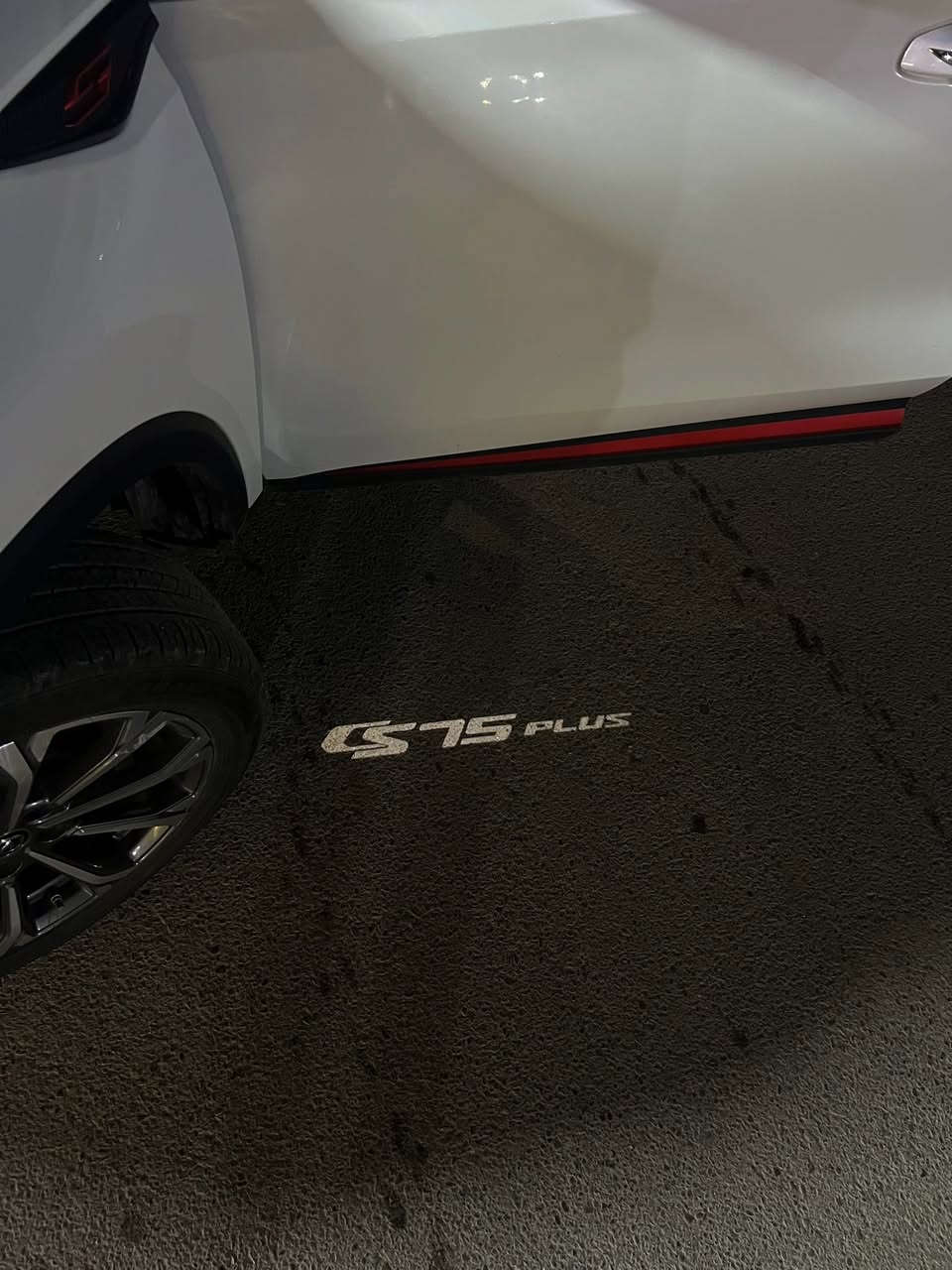 السلام عليكم
شانجان سي اس 75 بلس فول مواصفات 1/1
موديل 2022 
ماشية 42.000 كيلو
محرك حجم 2.0 توربو يعمل بالبانزين العادي 
كير AT 8 نمر 
4 انظمة قيادة (ايكو-نورمال-سبورت-انفيدڤل)

المواصفات :
فتحة سقف بانوراما 
بصمة تشغيل 
بصمتين ابواب 
صندوق بصمة + كهرباء 
مري كهرباء وقلابه عند الرجوع للخلف 
ليد  ترحيب شعار سي اس 75 ضوئي مع المرايا 
كاميرات محيطية 
داش كام بذاكرة 64 گيگا 
تشغيل عن بعد
ركن ذاتي عن طريق البصمة 
تقديم السياره وترجيعها عن بعد عن طريق البصمة 
تبريد منفصل وقطعتين امامي وخلفي 
شاشة دجتال متصله 
ليدات محيطية بالداخل متغيرة الألوان عن طريق الشاشة 
فول سستم ايرباك 
حساسات امامية 
حساسات خلفية 
رادار امامي وجانبي وخلفي  
كشنات جلد + كهرباء + تبريد مقاعد 
كشن السائق خزن ميموري 3 وضعيات
ليدات زنون 
ليد خلفي 
قيادة ذاتية 
نظام نزول منحدرات 
نظام الحفاظ على المسار 
اطفاء ذاتي عند الوقوف 
اوتو هولد

رقم بغداد ب اسمي 
كفالة عامة السياره بدون صبغ بدون تبديل بعدها بوضع الشركة 

السعر 175$ وبيها مجال بسيط 

***********

العنوان بغداد الكرخ
