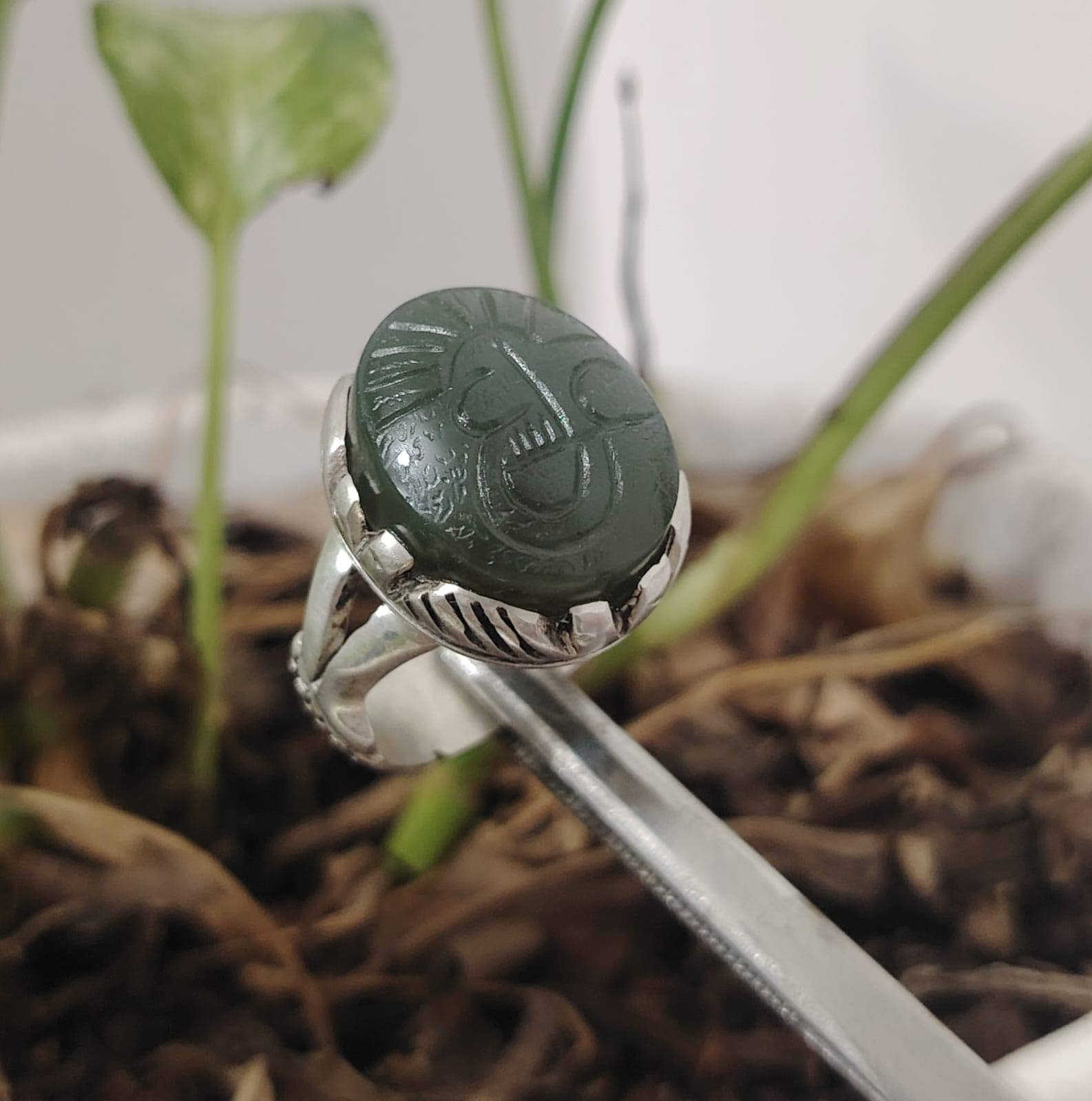 خاتم من اليشم اليماني الطبيعي
صياغه جميلة يدوية مميزة وجميلة فضة عيار ٩٢٥
نقش عليه طلسم عين الامام علي ع
يوجد توصيل الى جميع المحافظات
التواصل ع الخاص او ع الواتساب ***********
