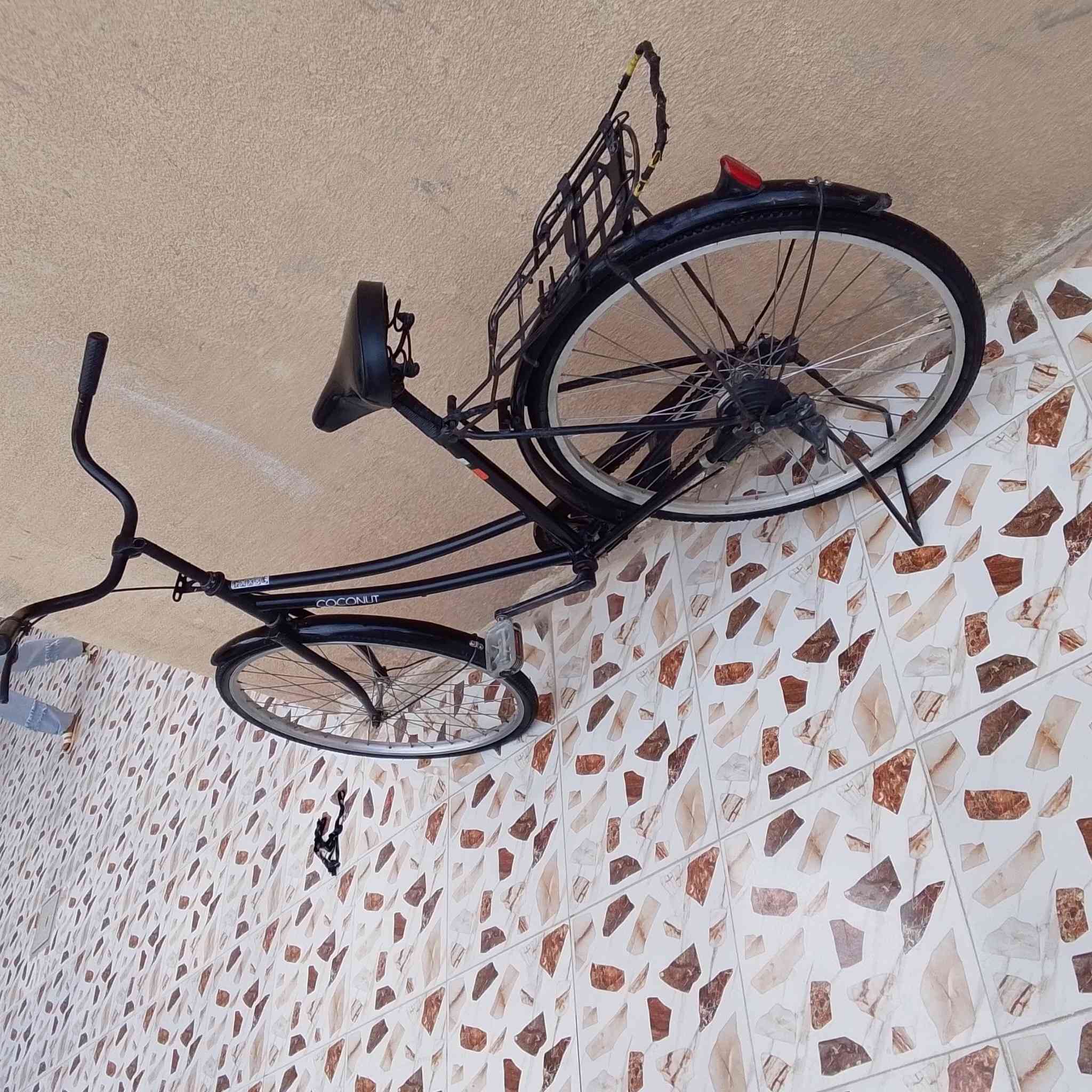 السلام عليكم البيع باسكل موزه حجم 26 يابني شرط باسكل نضيف جدا المجمع جديد ويالته عدله باسكل انضف من الصوره سعر ٦٠ الف العنوان تكريت القادسية شارع ابو عقرب ***********
