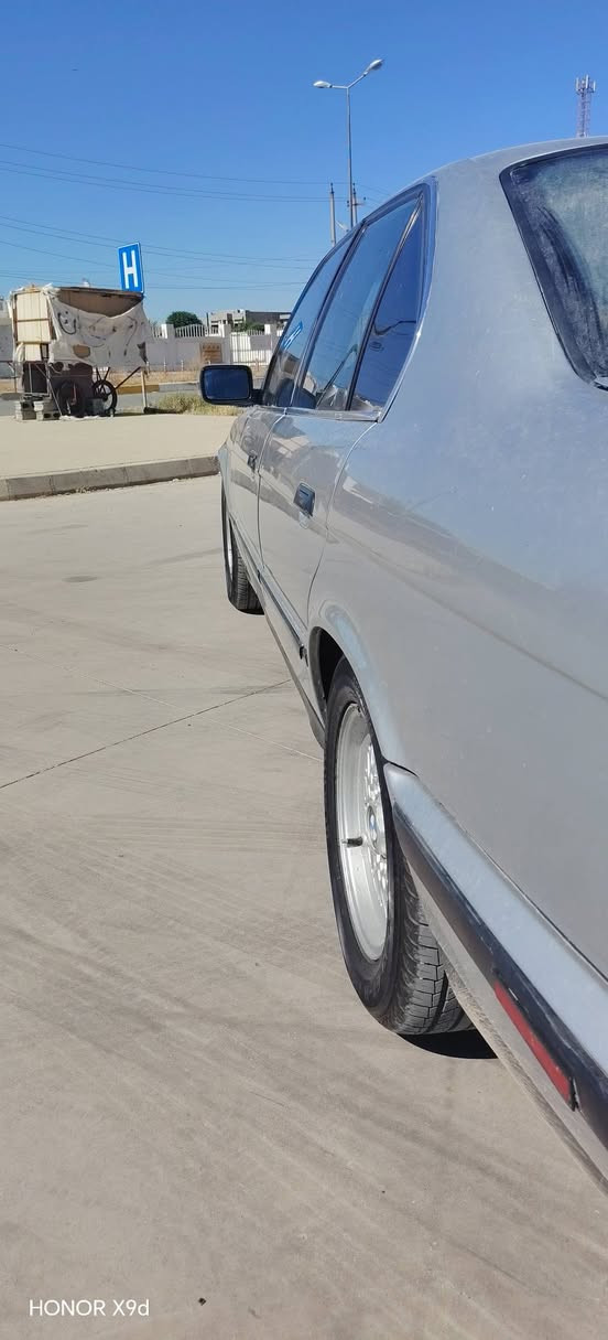 bmw 525i1992
 بۆفرۆشتن تۆماتیک تەبرید سلایت چار جام کارەبا ڕەقەم موسل وەکالە بەناو خۆمانە چارتایەی نوێی لەبنە لایت ئەڵقە کامل لیدە سەیارەکە سبوع عامە لۆ جوانی چەکوچی پێوەنیەگێرو مەکینە بەشەرت سعر45
 رەقەم تەلەفۆن *********** أربيل, العراق
