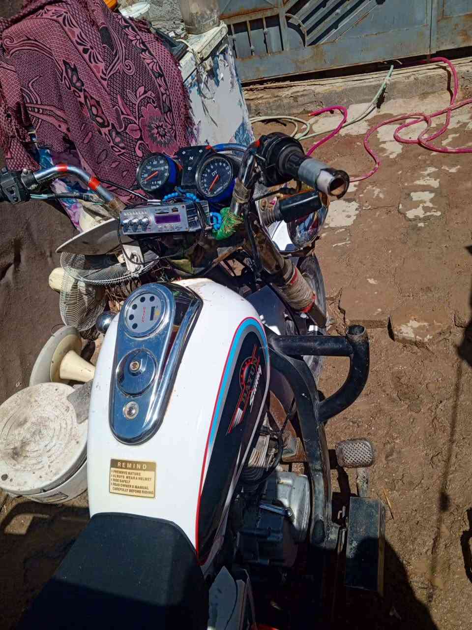 سلام عليكم
ستوته للبيع موديل 13 ستوته نضيفه اوراق سعر واحد 200 مكان ناصريه 

رقم ***********
