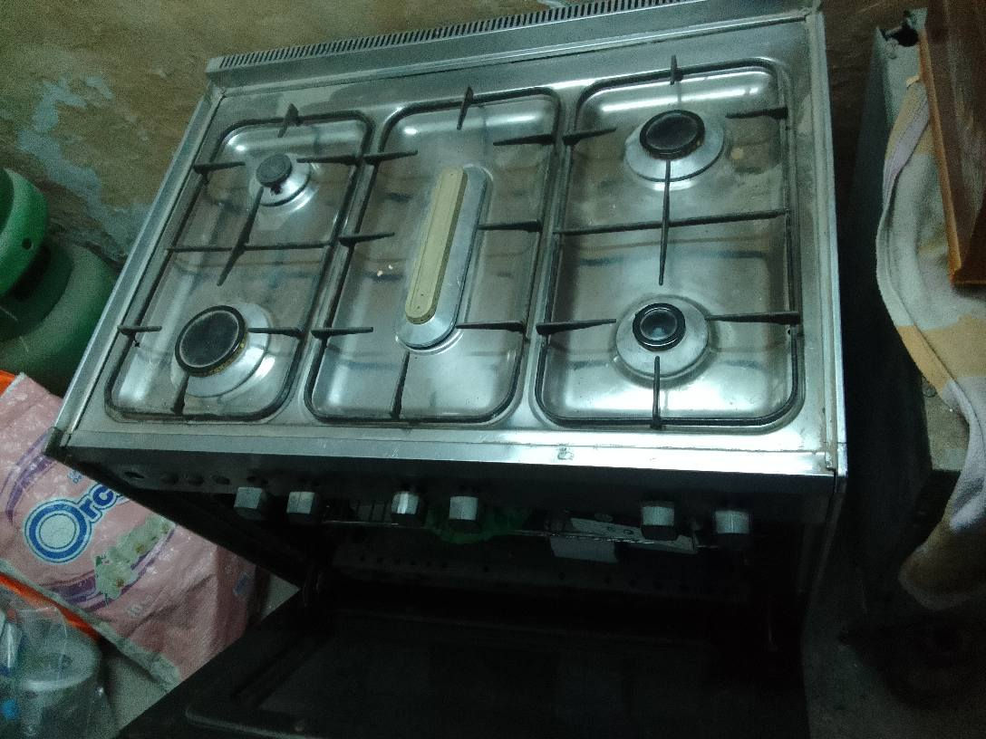 للبيع 
طباخ عشتار ٩٠ وبيه مجال
***********
