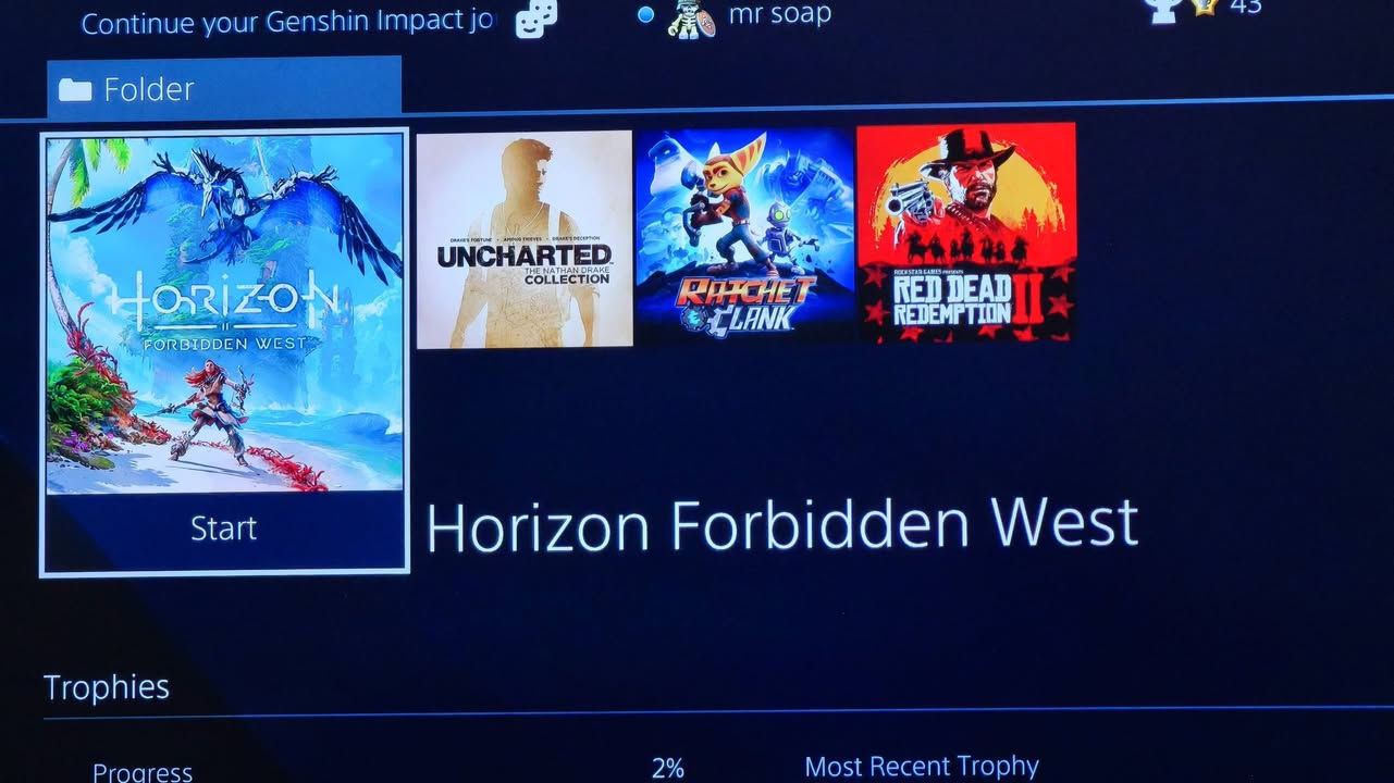 بلي ستيشن 4 برو مستعمل ما مفتوح مع جوستك واحد تجاري مع مجموعه العاب 11 لعبه اقراص + داخل الجهاز أيضاً مع كارتونه وملحقاته للتواصل على رقم ***********
