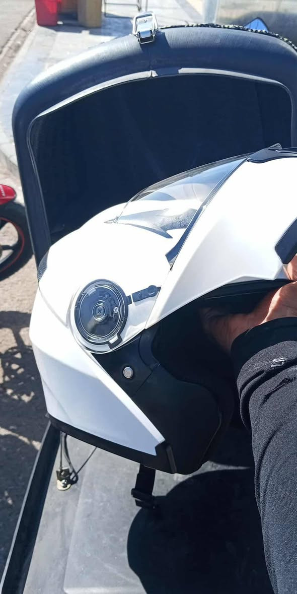 للبيع شلع ب 85 الخوذه وياها سماعات لاسلكي *********** واتساب
