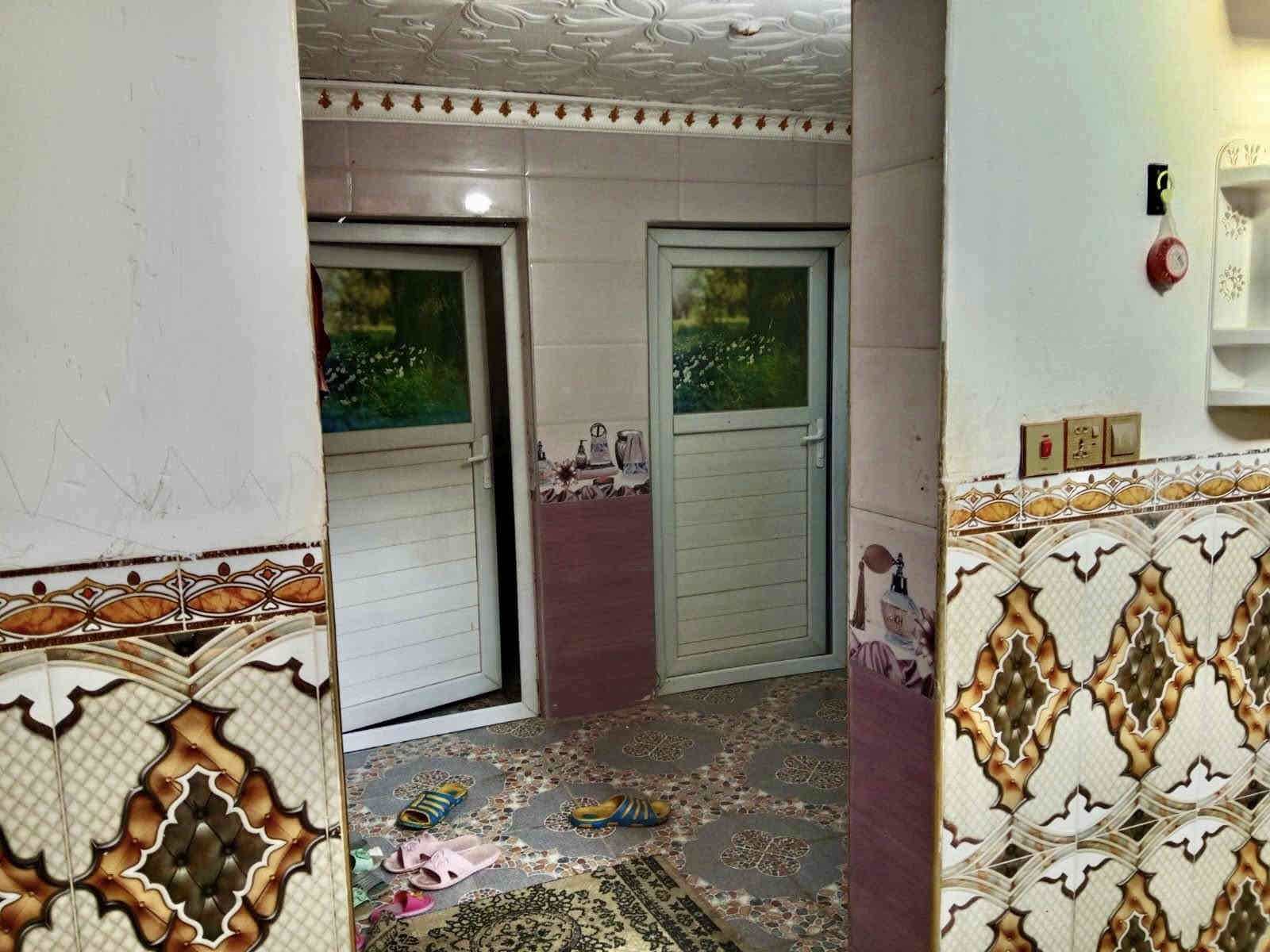 السلام عليكم
  دار للبيع
طابو زراعي سند 25 
العنوان / /بابل المدحتيه
شارع المعاره قرب سيد جواد العناوي
شارع سيد سهيل 
المساحة//650
خدمات كامله من ماء وكهرباء
السعر/130وبي مجال
تفاصيل البيت طابق واحد 
استقبال 
صاله 
محل 
غرف عدد(3)
مطبخ حار وبارد
منور خلفي وجانبي
مجمع صحيات داخليه وخارجيه
طارمه و حديقه 
السطح كامل اشتايكر 
للاستفسار
***********
