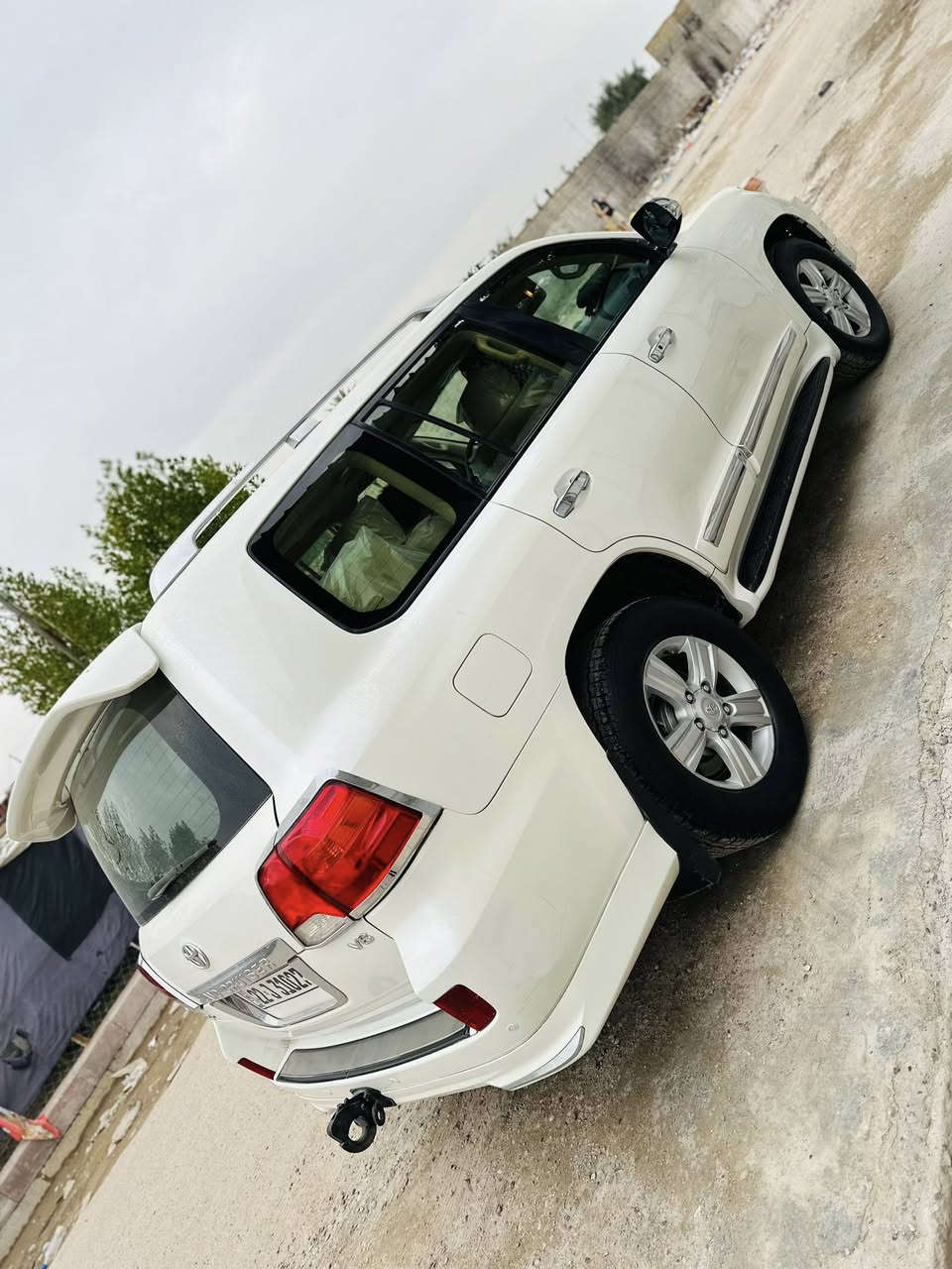 سلام عليكم لاندكروز 2014للبيع او مراوس بتاهو حسب القناعه
سياره مكفوله وجديده كير مكينه حداديه تخم تاير كله جديد 
كير مكينه مكفولات شرط الفحص وين مايعجبك افحص 
العنوان بغداد الكاضميه 
***********☎️***********
