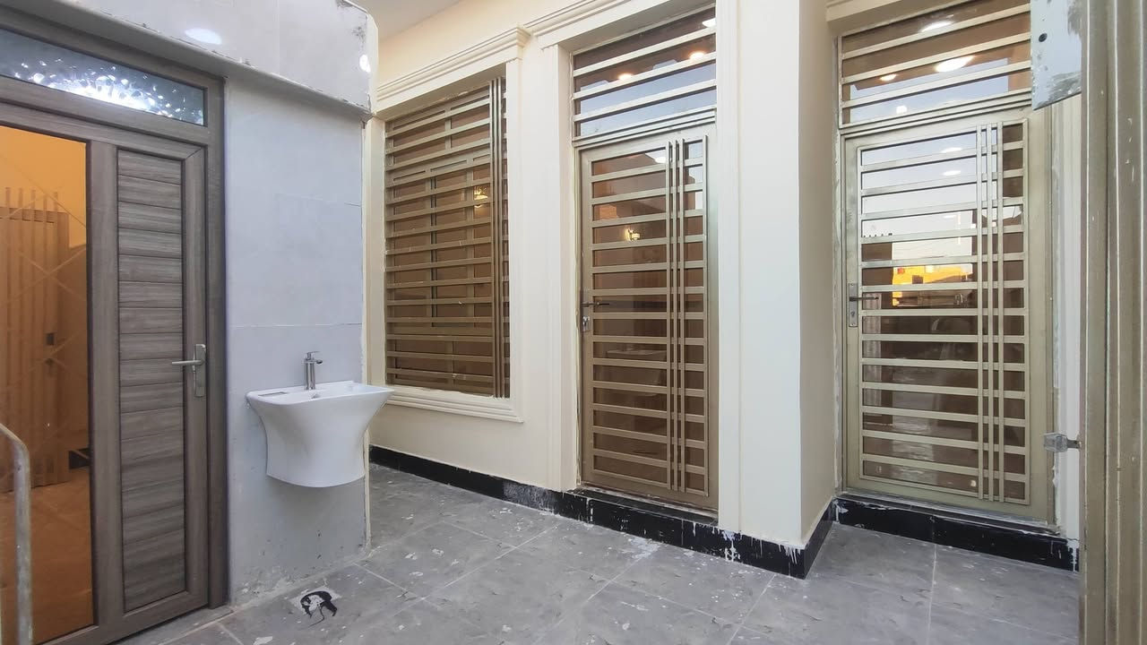 دار للبيع المساحه 100 متر بناء درجه اولى وحديث حي نهاوند 11 ظهر بطاقه الوطنيه رقم الهاتف ***********
