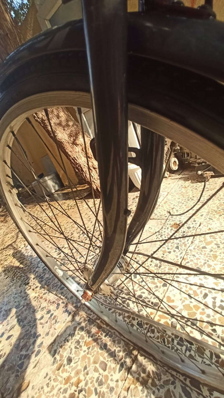 السلام عليكم بايسكل سياحي حجم 26 لون نفطي صدفي الجسد نضيف كلش حلو ناقصه تيوب وتكبين تاير ورا وزنجيل  فقط سعره 100 بي مجال بسيط عنواني القبله شارع المدارس
***********
