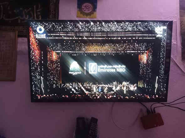 شاشه للبيع اخو جديد  حجم 32 مكان نجف حي العسكري السعر 90 للتواصل ***********
