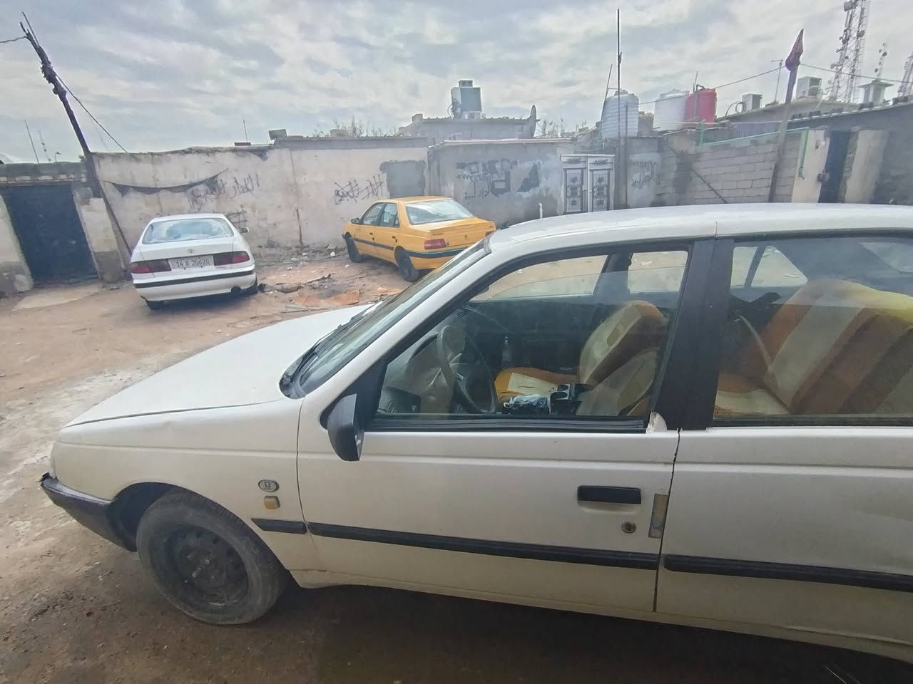 السلام عليكم سيارة بيو روى سيارة رقم نجف وراعيها بالنجف بديها حلو شغاله وتبريدها شغال عوزة بس غاز الماكن البصرى المعقل السعر 17 انا مكلف بالنشر اي استفسار على الرقم ***********
