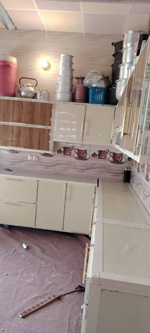 سلام عليكم من رخصت ابو الكروب بيت اللبيع طابو زراعي سند ٢٥ مساحة ٩٠٠م يتكون من ٣غرف نوم وصالة واستقبال ومطبخ وصحيات داخلية وخارجية خدمات كاملة كهرباء وماء اسألة وتبليط العنوان طريق السنية قرب معمل الألبان الاتصال على الرقم ***********
