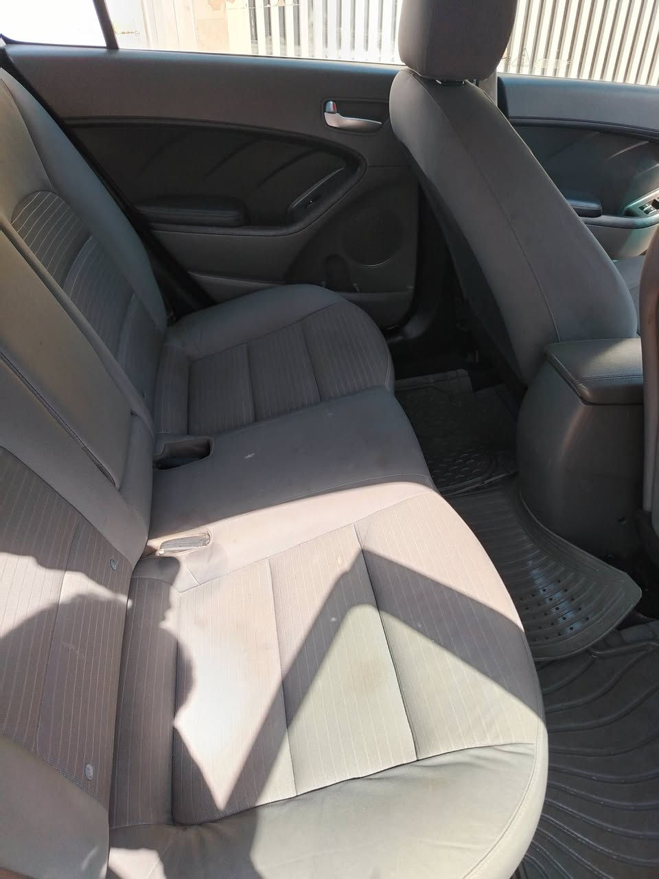 السلام عليكم للبيع كيا فورتي موديل ٢٠١٧ السياره بيهة ٤ قطع صبغ السياره كير محرك تبريد ثلج ماشيه ١٠٠ الف
فقط بيهة ملاحظات بالكشر يرادلهة ترتيب
مكاني بغداد 
السعر شده
***********
