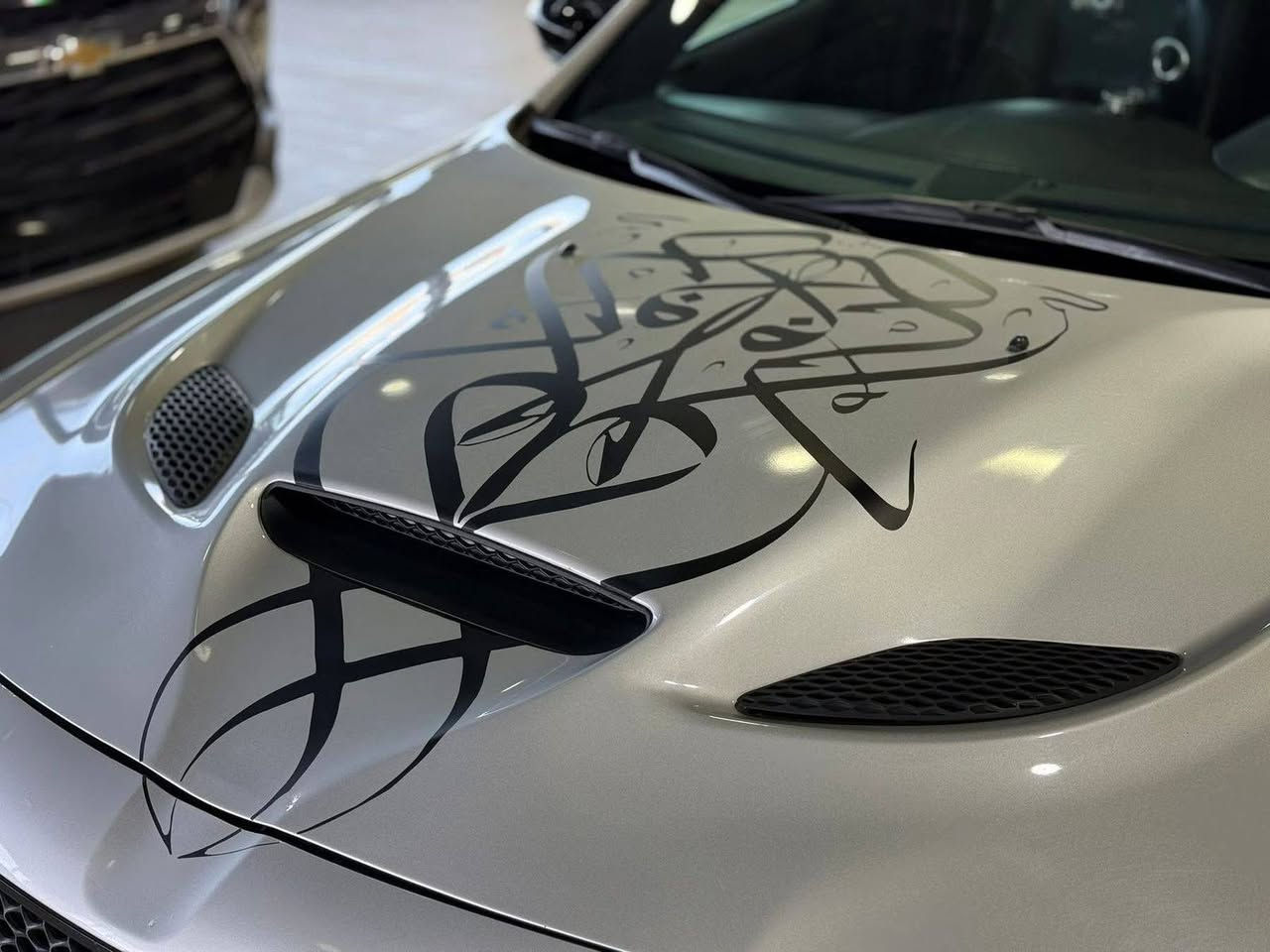 🚗 السيارة: كرايسلر أوباما S300
📅 الموديل: 2022
🔧 المحرك:
5700 سي سي
8 سلندر
📏 العداد:
52 ألف ميل (حقيقي)
🛞 الويل:
قياس 20
كب S أصلي
🛋️ الداخلية:
كشنات جلد أسود (حُضن) مع تطريز S أصلي
قمارة بانوراما
شاشة كبيرة للتحكم بإعدادات السيارة
📸 الكاميرات والحساسات:
كاميرا خلفية أصلية
حساسات أمامية أصل
حساسات خلفية أصل
حساسات جانبية + رادارات (نقاط عمياء)
🔐 الدخول والتشغيل:
بصمة تشغيل
بصمة للأبواب (عدد 2)
تشغيل عن بُعد
🪑 الراحة والتحكم:
تحكم كهربائي لكراسي السائق والراكب
تبريد أمامي وخلفي
تدفئة للكشنات الأمامية مع تدفئة ستيرن
فتحات تكييف خلفية
🎛️ المقود والتقنيات:
ستيرن متعدد التحكم (بلوتوث – مكالمات – كروز)
هيتات بالمرايا الجانبية
💡 الإضاءة:
لايتات زينون عالي وواطي مع حاجب LED
كشافات ضباب زينون
🔊 الصوت:
نظام صوت ALPINE
🛑 الأمان:
نظام ABS مانع انزلاق
🔌 المنافذ:
منافذ USB أمامي وخلفي
📄 الحالة:
السيارة جديدة وبوضع الشركة
مكفولة من الغرق والشاصي
السعر 275 وبيها مجال
*********** Honolulu, HI
