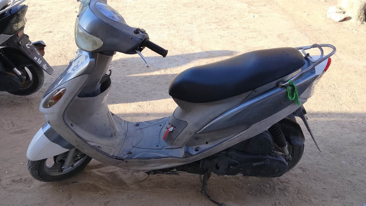 السلام عليكم دراجه ماكس قجمه للبيع (شرط مامفتوحه ) حاويه دراجه صارلها عشرين يوم من من جبتها غراضها موجود مال البلاد موجودات كهربائيات كله شغاله من طول للطول بعدهي علا لبلاد ول السعر ٩٠٠ وبيها مجال مكاني بصره قضاء لمدينه  ‪*********** بس واتساب فقط
