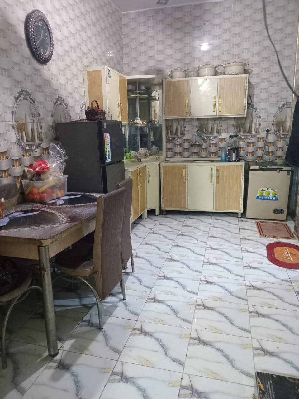 السلام عليكم اخوان بيت 50متر منطقة ضياء الخلفي الاستفار تصال على هذا رقم ***********
