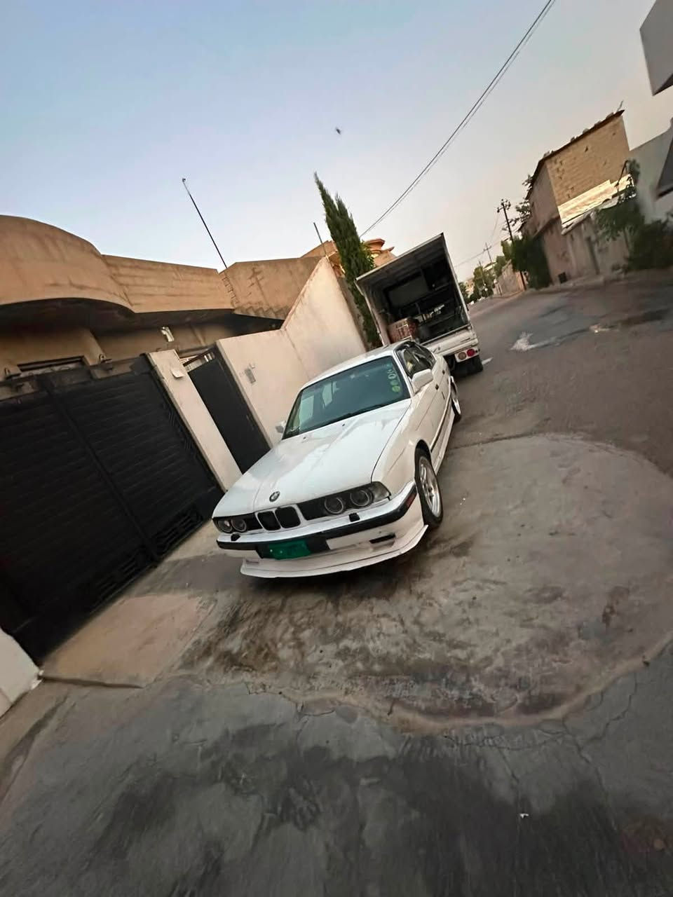 BMW 525  1991
ئاڕم پلاستیك هەولێر  بەشەرت
كامل جوانكاری  بۆكراوە گێڕو مەكینەی بەشەرت 
تازە سێرفزم بۆی كردوە ڕۆنی گێڕو  مەكینەی تازە گۆڕاوە 
كامل ئێمە تایەو ویلی Mقیاس 17 
دەحامی پشتو پێش M
لایت ئەلقە 
ئۆفەری قاچو دەست بەشەرت 
سەیارەكە موسە  سحری 35$

***********
