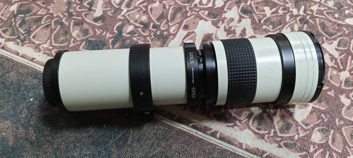 � للبيع عدسة تيليفوتو زوم 420-800mm جديدة غير مستخدمة
عدسة احترافية للتصوير البعيد جداً، مناسبة لتصوير الطيور والطبيعة والمباريات والأهداف البعيدة.

جديدة وغير مستخدمة
مدى زوم من 420mm إلى 800mm
تركيز يدوي (Manual Focus)
فتحة عدسة f/8.3 - f/16
تأتي مع حقيبة حمل وغطاءات أمامية وخلفية
هيكل معدني متين وخفيف الوزن

السعر: 80 دينار عراقي فقط. /مئة الف دينار

البصرة

 

العدسة مناسبة للمصورين الذين يحتاجون إلى تصوير الأجسام البعيدة التصوير الرياضي تصوير القمر    بتكلفة اقتصادية


**إذا كنت صاحب هذا الإعلان وتريد حذفه لأي سبب، رجاءا أرسل رسالة إلى الدعم الفني**
