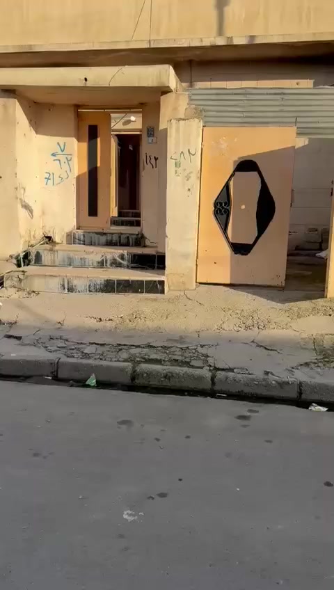 سلام عليكم دار للبيع حي صلاح الزراعي المساحه 300 متر الواجهة 10 طابق واحد 3 غرف نوم  واستقبال السعر حييل مناسب جدا مكتب المشهداني للعقارات نستقبل جميع العروض أيمن أيسر والمقاولات والشرافيات ترميم
***********
***********
