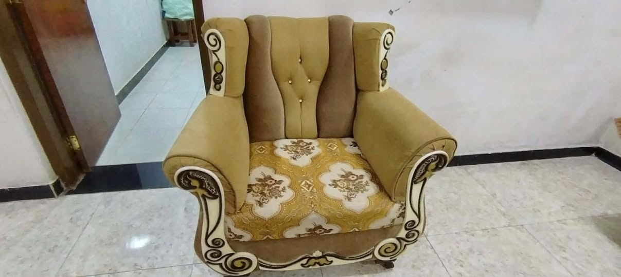 عشر مقاعد اخو الجديد واسط حي الجامعة السعر 350
***********
