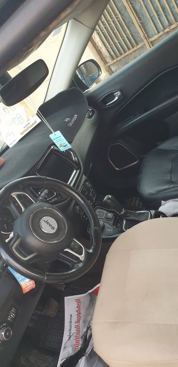 جيب كومباس  مدري 18 سياره وارد أمريكي بيه بنيد و شويه من الجاملغ رقم بغداد سياره جاهزه من كلشي مكينة و حداديه وكير مكان السياره بلا البصره معقل  سعر 115 وبيه محال التصال على رقم انه مكلف بلا نشر ***********
