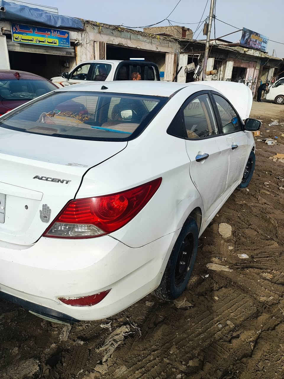 سيارة اكسنت موديل 13
محركها 1600 قطرتين
رقم مثنى
سنويه ماساقطه 
متجايه 
قمارتها مامصلحه من الامام بصوره صحيحه وموأشره بالصوره 
سياره ناعمه ونظيفه السعر 67 وبيها مجال
الشراي يتصل ***********
مكانها الديوانيه
