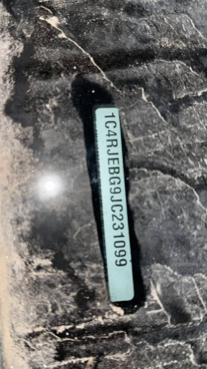 سلام عليكم 
جيب وارد أمريكي رقم بغداد فول مواصفات موديل 2018
قماره بانوراما
كشن جلد

صندوك كهرباء 
صور الحادث مرفقه بلمنشور
جاهزه من كل النواحي متصرف عليه دينار واحد
موقع السياره بغداد الاعظميه 
رقم الهاتف/ ***********

السعر / 22800 $/ وبيهه مجال
