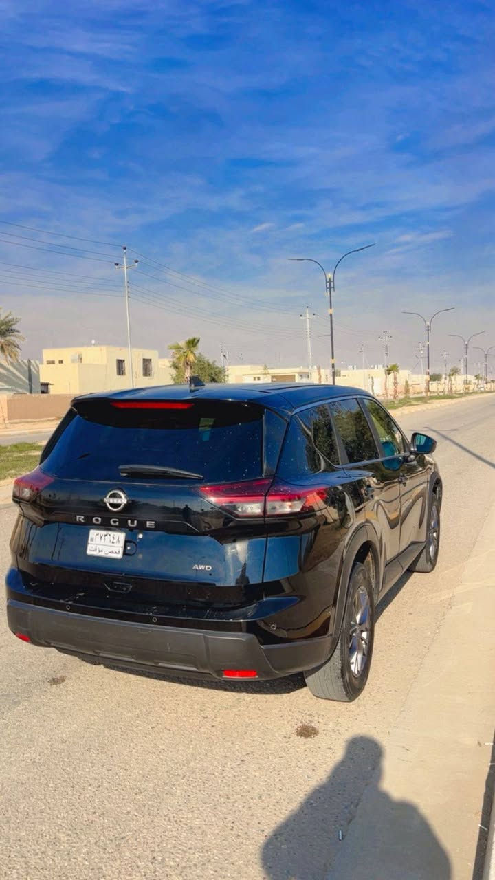 السلام عليكم للبيع نيسان روج  موديل 2024
المواصفات فول ما عدا الفتحه 
رادارات امامي خلفي جانبي
حساس امامي خلفي 
توقف ذاتي 
قياده ذاتيه 
سلايت 
فور ويل 
هندبريك بصمه 
تشغيل بصمه
كفاله كير محرك صدر 
ماشيه 35 ميل
حادثها قطعه وحده بس البنيد 
السعر 195$ وبيها مجال ويرهم اذا مقدمه 100$ والباقي 3$ بل شهر مكان السياره بيجي
الاستفسار 
***********
