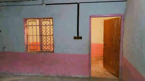 بيت 🏠 ايجار بتجاوز حي الشرطه شارع المستوصف ايجاره 150 غرفه وصاله ومطبخ وصحيات ***********
