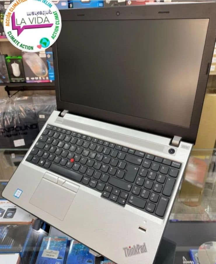#لابتوب #عرض #خاص #هاردسيك_2 #لينوفو 
🔥 لابتوب Lenovo ThinkPad الأصلي – قوة، متانة، واعتمادية! 🔥
إذا بدك لابتوب عملي وشاشة كبيرة وهيكل معدن يتحمل الشغل والدراسة، فهذا الجهاز إلك! 💪💻

✅ لابتوب Lenovo ThinkPad مع الكرتونة الأصلية
 ✅ معالج Core i5 Gen 7
 ✅ هارد 500GB للتخزين + 128GB SSD 
 ✅ رام 8GB لأداء سلس وسريع
✅ شاشة كبيرة 15.6 إنش مريحة للشغل والدراسة
✅ كاميرا + واي فاي + بلوتوث +فل مداخل وجاهز للاستخدام مباشرة

🎯 مناسب للطلاب، الموظفين، المحاسبة، الأونلاين، والأعمال اليومية بكل كفاءة.

📌 بسعر فقط 185 دينار شامل التوصيل 🔥🔥

💥 جهاز معروف بقوته وتحمله وعمره الطويل.
📩 للحجز والاستفسار راسلنا قبل نفاد الكمية.


**إذا كنت صاحب هذا الإعلان وتريد حذفه لأي سبب، رجاءا أرسل رسالة إلى الدعم الفني**