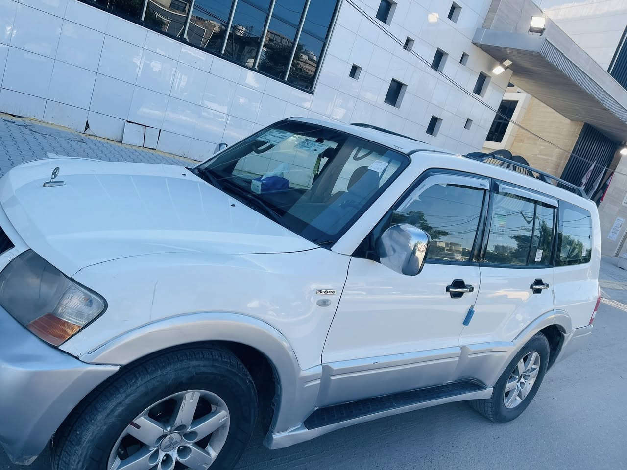 سلام عليكم 
باجيرو 2007 للبيع او مراوس 
بيه جاملغ عكس السايق صبغ فقط يعني قطّعه وحده صبغ فقط 
السياره ب اسمي مكينه 3.8 بيه لاستيك ولف. اعيد واكررر بيه لاستيك ولف  رايده ب88 وبيه مجال مكاني بغداد 
***********
