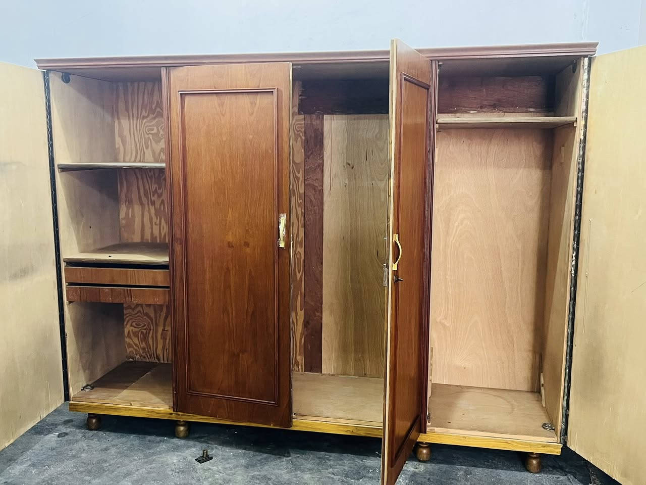 كنتور 4بوب حطاطه نضافه فول السعر 240 وبي مجال ***********
